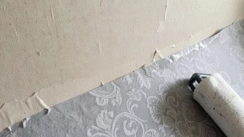 Czy można kłaść tapetę na tapetę flizelinową
